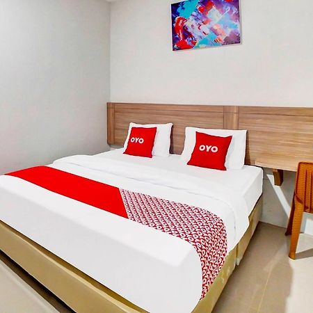 Oyo 91211 Mega Comfort Guest House Medan Exteriör bild
