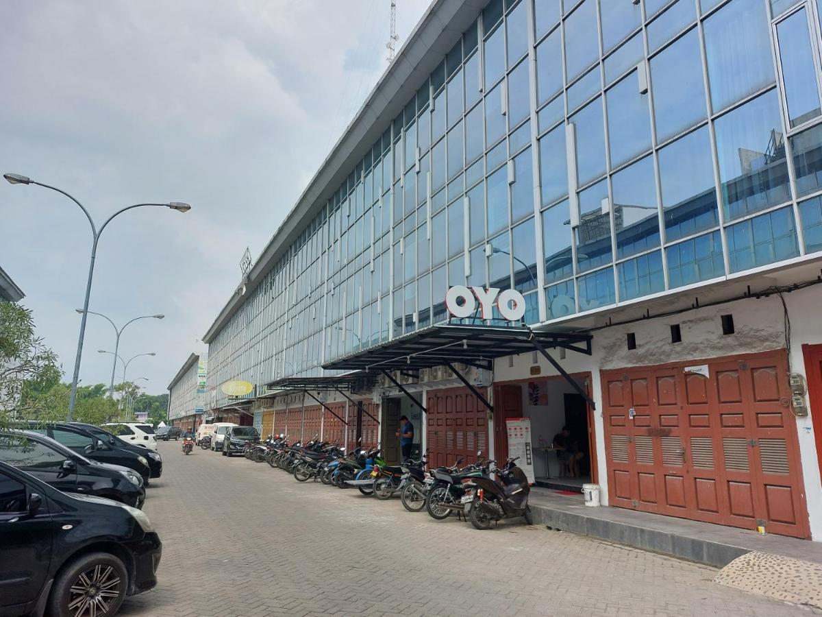 Oyo 91211 Mega Comfort Guest House Medan Exteriör bild