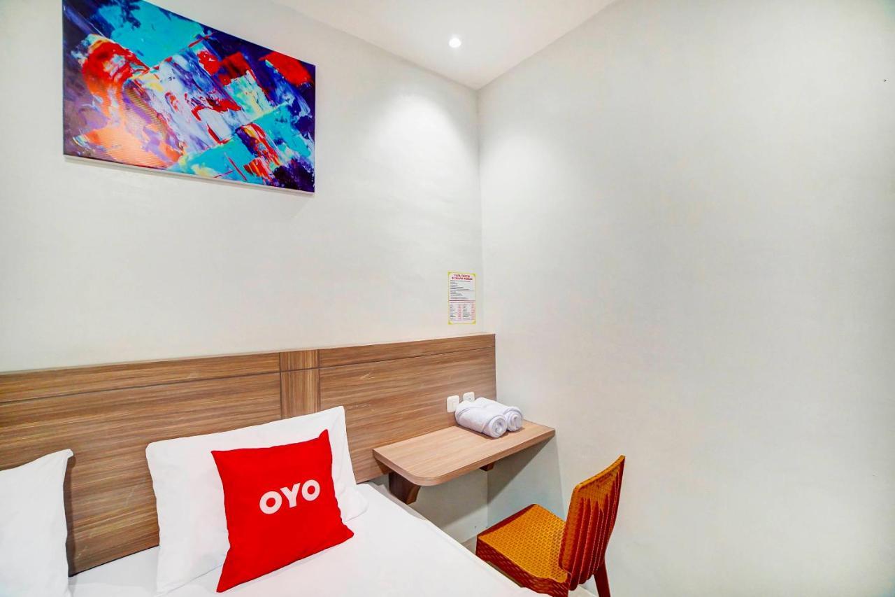 Oyo 91211 Mega Comfort Guest House Medan Exteriör bild