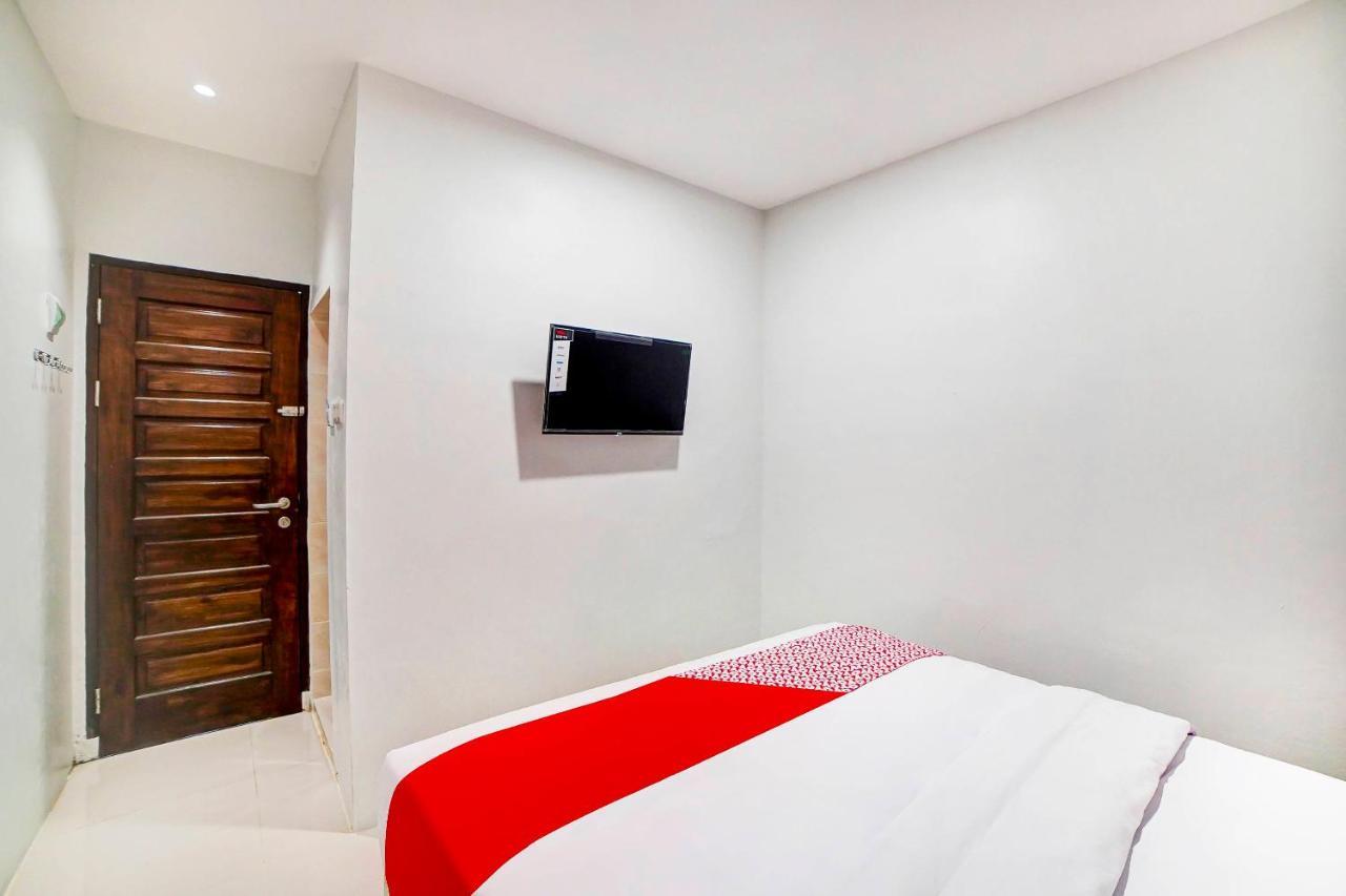 Oyo 91211 Mega Comfort Guest House Medan Exteriör bild