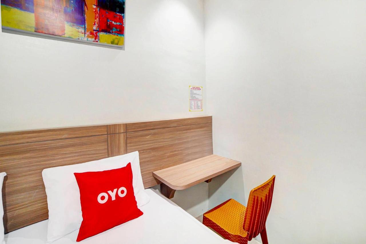 Oyo 91211 Mega Comfort Guest House Medan Exteriör bild