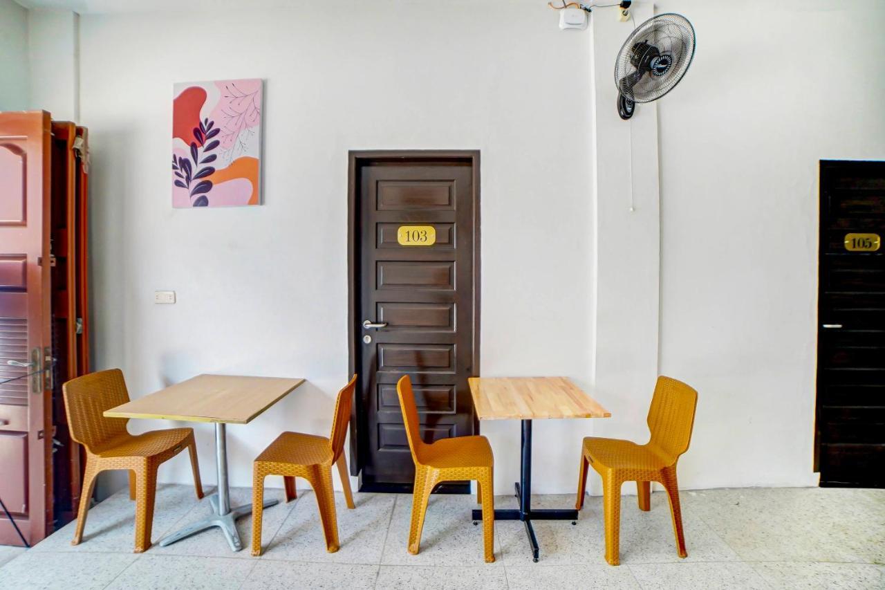 Oyo 91211 Mega Comfort Guest House Medan Exteriör bild