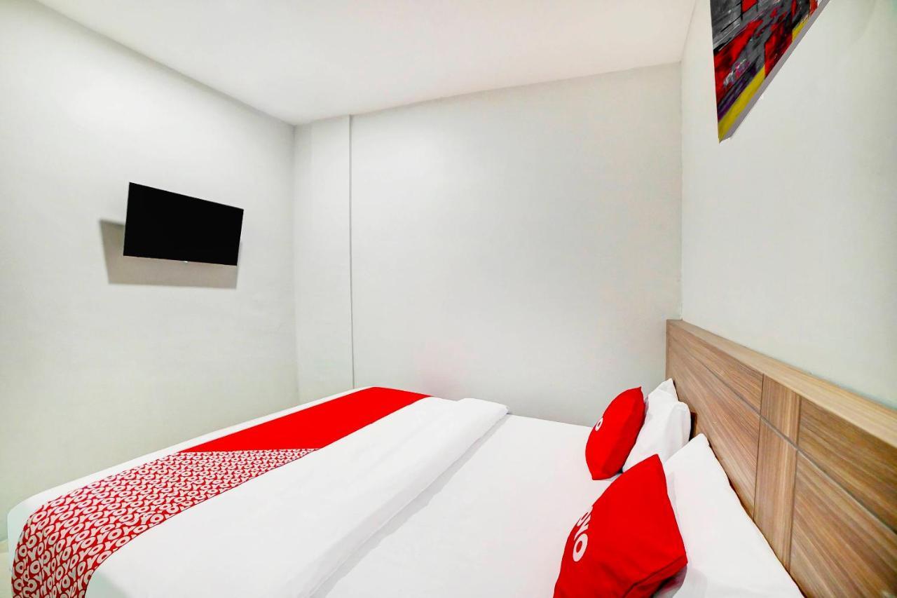 Oyo 91211 Mega Comfort Guest House Medan Exteriör bild